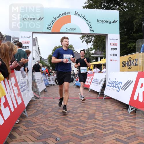 30.08.2026 - Blankeneser Heldenlauf Lena Gebhardt http://msf.ph/oto/10061102 30.08.2026 12:30:36 Ziel 2930, 2931, 4107, 4310 meine-sportfotos.de
