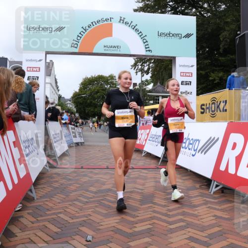 30.08.2026 - Blankeneser Heldenlauf Lena Gebhardt http://msf.ph/oto/10061140 30.08.2026 12:30:40 Ziel 2930, 2931, 4107, 4310 meine-sportfotos.de