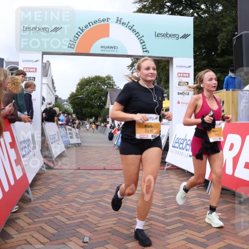 30.08.2026 - Blankeneser Heldenlauf Lena Gebhardt http://msf.ph/oto/10061148 30.08.2026 12:30:41 Ziel 2930, 2931, 4107, 4310 meine-sportfotos.de
