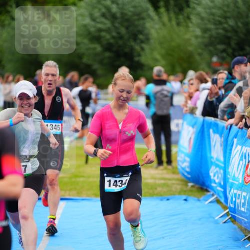 30.08.2026 - Elbe Triathlon Hamburg LAZAROV Photography http://msf.ph/oto/10061174 30.08.2026 11:43:53 Ziel 816, 847, 1345, 1353, 1434 meine-sportfotos.de