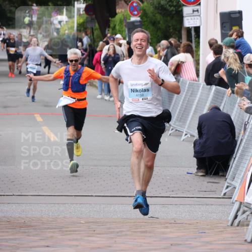 30.08.2026 - Blankeneser Heldenlauf Lena Gebhardt http://msf.ph/oto/10061254 30.08.2026 12:31:02 Ziel 2663, 2886, 4159, 4458 meine-sportfotos.de