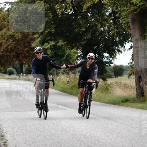 30.08.2026 - Elbe Triathlon Hamburg Michael Burmester http://msf.ph/oto/10061306 30.08.2026 12:53:29 Radfahren  meine-sportfotos.de