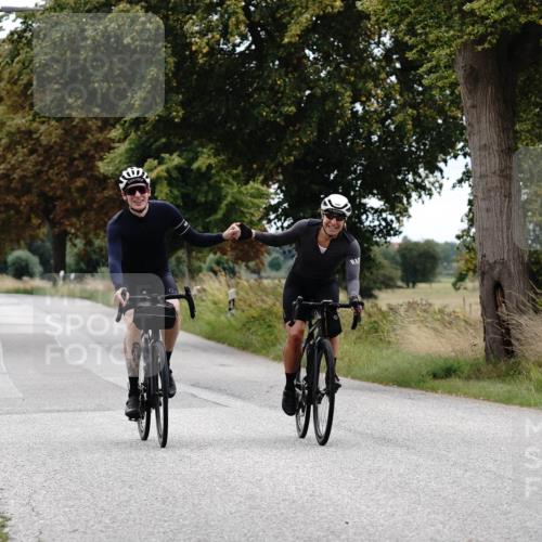 30.08.2026 - Elbe Triathlon Hamburg Michael Burmester http://msf.ph/oto/10061308 30.08.2026 12:53:29 Radfahren  meine-sportfotos.de