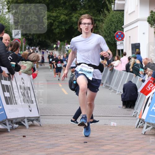 30.08.2026 - Blankeneser Heldenlauf Lena Gebhardt http://msf.ph/oto/10061332 30.08.2026 12:31:10 Ziel 4013, 4159, 4440 meine-sportfotos.de