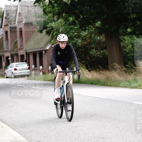 30.08.2026 - Elbe Triathlon Hamburg Michael Burmester http://msf.ph/oto/10061347 30.08.2026 14:12:50 Radfahren 137 meine-sportfotos.de