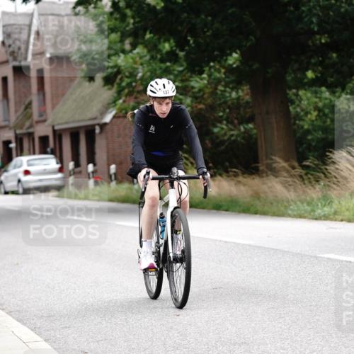 30.08.2026 - Elbe Triathlon Hamburg Michael Burmester http://msf.ph/oto/10061348 30.08.2026 14:12:50 Radfahren 137 meine-sportfotos.de