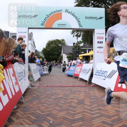30.08.2026 - Blankeneser Heldenlauf Lena Gebhardt http://msf.ph/oto/10061383 30.08.2026 12:31:13 Ziel 4013, 4159, 4440 meine-sportfotos.de