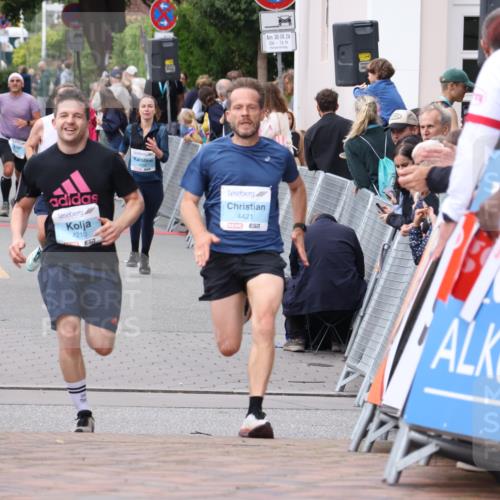 30.08.2026 - Blankeneser Heldenlauf Lena Gebhardt http://msf.ph/oto/10061392 30.08.2026 12:31:18 Ziel 4210, 4421, 4440 meine-sportfotos.de