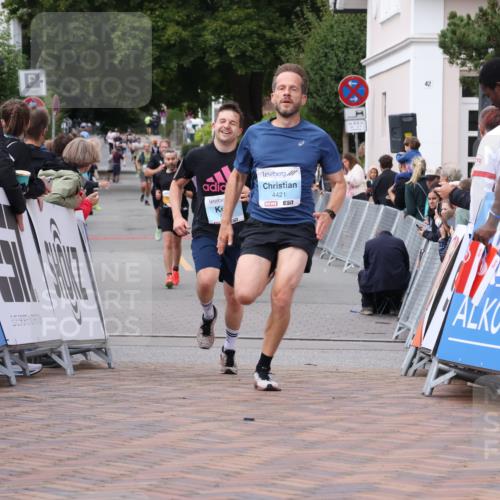 30.08.2026 - Blankeneser Heldenlauf Lena Gebhardt http://msf.ph/oto/10061411 30.08.2026 12:31:19 Ziel 4210, 4421, 4440 meine-sportfotos.de