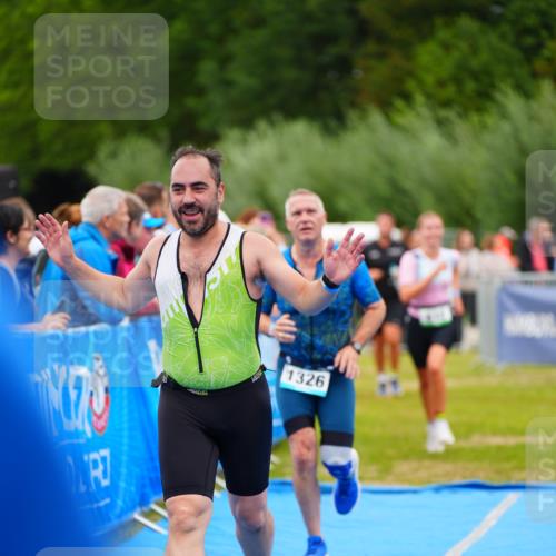 30.08.2026 - Elbe Triathlon Hamburg LAZAROV Photography http://msf.ph/oto/10061433 30.08.2026 11:44:48 Ziel 553, 810, 1082, 1258, 1326 meine-sportfotos.de