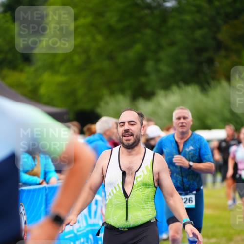 30.08.2026 - Elbe Triathlon Hamburg LAZAROV Photography http://msf.ph/oto/10061438 30.08.2026 11:44:48 Ziel 553, 810, 1082, 1258, 1326 meine-sportfotos.de