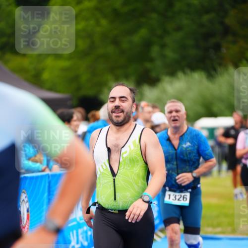30.08.2026 - Elbe Triathlon Hamburg LAZAROV Photography http://msf.ph/oto/10061442 30.08.2026 11:44:48 Ziel 553, 810, 1082, 1258, 1326 meine-sportfotos.de
