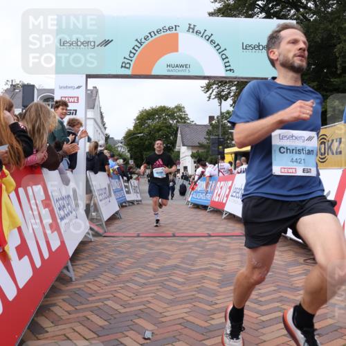 30.08.2026 - Blankeneser Heldenlauf Lena Gebhardt http://msf.ph/oto/10061451 30.08.2026 12:31:22 Ziel 4210, 4421, 4422 meine-sportfotos.de