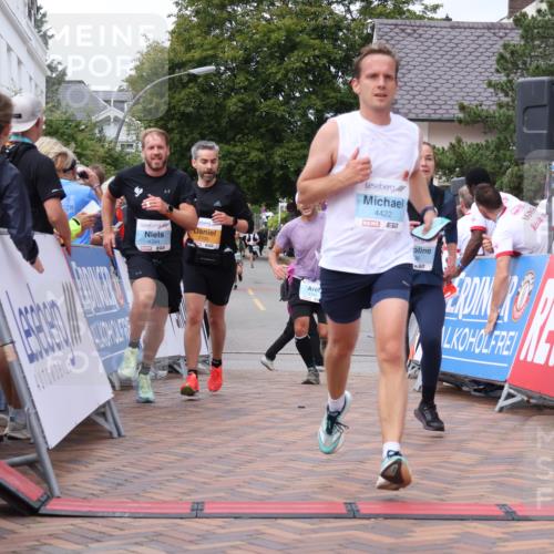 30.08.2026 - Blankeneser Heldenlauf Lena Gebhardt http://msf.ph/oto/10061499 30.08.2026 12:31:26 Ziel 2705, 4008, 4210, 4394, 4395, 4421, 4422 meine-sportfotos.de