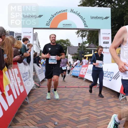 30.08.2026 - Blankeneser Heldenlauf Lena Gebhardt http://msf.ph/oto/10061531 30.08.2026 12:31:28 Ziel 2705, 4008, 4210, 4394, 4395, 4421, 4422 meine-sportfotos.de