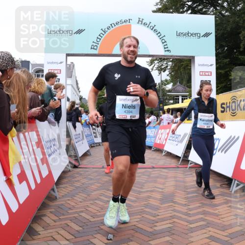 30.08.2026 - Blankeneser Heldenlauf Lena Gebhardt http://msf.ph/oto/10061541 30.08.2026 12:31:29 Ziel 2705, 4008, 4210, 4394, 4395, 4421, 4422 meine-sportfotos.de
