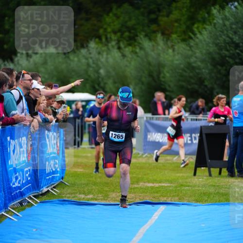 30.08.2026 - Elbe Triathlon Hamburg LAZAROV Photography http://msf.ph/oto/10061555 30.08.2026 11:45:15 Ziel 547, 710, 1265 meine-sportfotos.de