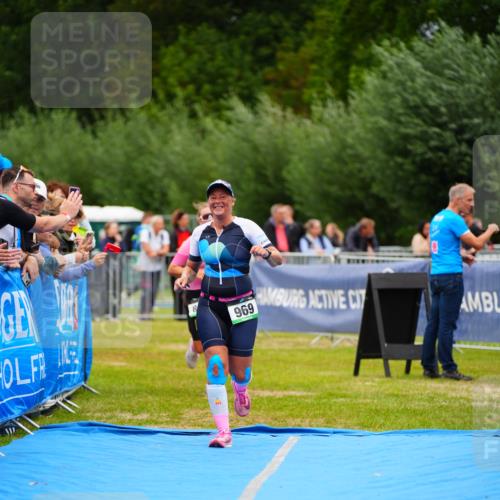 30.08.2026 - Elbe Triathlon Hamburg LAZAROV Photography http://msf.ph/oto/10061633 30.08.2026 11:45:27 Ziel 868, 969 meine-sportfotos.de