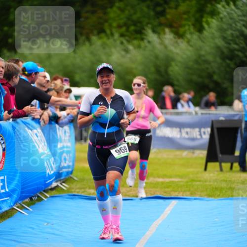 30.08.2026 - Elbe Triathlon Hamburg LAZAROV Photography http://msf.ph/oto/10061650 30.08.2026 11:45:29 Ziel 868, 969 meine-sportfotos.de