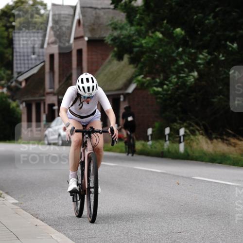 30.08.2026 - Elbe Triathlon Hamburg Michael Burmester http://msf.ph/oto/10061800 30.08.2026 14:20:29 Radfahren 138 meine-sportfotos.de