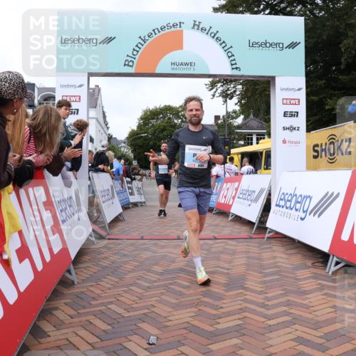 30.08.2026 - Blankeneser Heldenlauf Lena Gebhardt http://msf.ph/oto/10061802 30.08.2026 12:32:10 Ziel 2388, 4303, 4312 meine-sportfotos.de