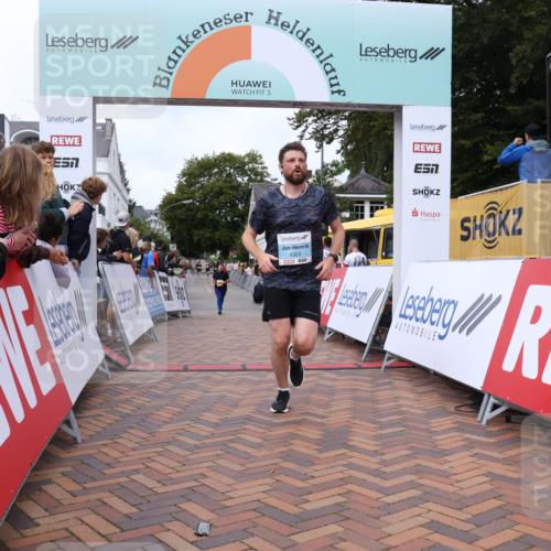 30.08.2026 - Blankeneser Heldenlauf Lena Gebhardt http://msf.ph/oto/10061830 30.08.2026 12:32:12 Ziel 2388, 4303, 4312 meine-sportfotos.de