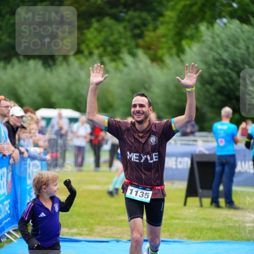 30.08.2026 - Elbe Triathlon Hamburg LAZAROV Photography http://msf.ph/oto/10061849 30.08.2026 11:46:29 Ziel 1135 meine-sportfotos.de
