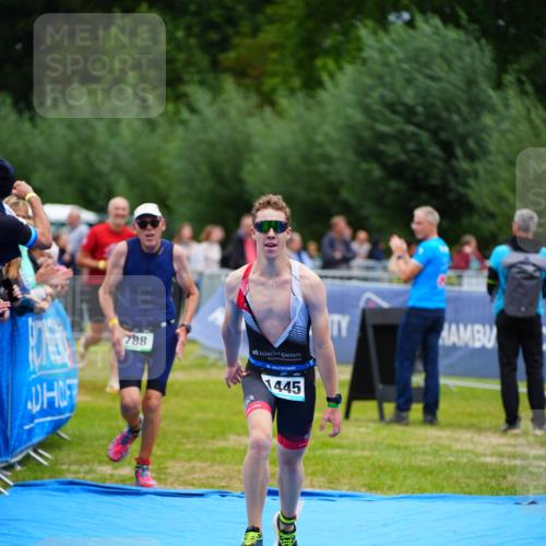 30.08.2026 - Elbe Triathlon Hamburg LAZAROV Photography http://msf.ph/oto/10061888 30.08.2026 11:46:56 Ziel 737, 788, 1445 meine-sportfotos.de