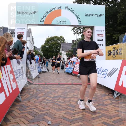 30.08.2026 - Blankeneser Heldenlauf Lena Gebhardt http://msf.ph/oto/10061906 30.08.2026 12:32:34 Ziel 2540, 2820, 2821 meine-sportfotos.de