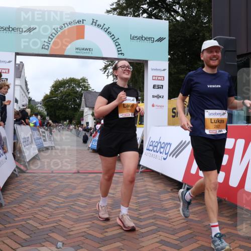 30.08.2026 - Blankeneser Heldenlauf Lena Gebhardt http://msf.ph/oto/10061963 30.08.2026 12:32:39 Ziel 2540, 2820, 2821 meine-sportfotos.de