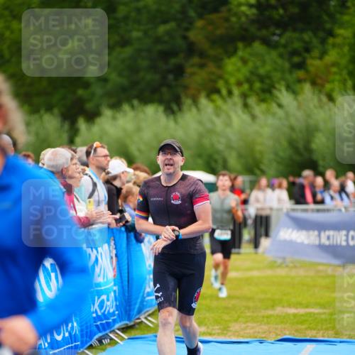 30.08.2026 - Elbe Triathlon Hamburg LAZAROV Photography http://msf.ph/oto/10061968 30.08.2026 11:47:10 Ziel 1294, 1311, 1379 meine-sportfotos.de