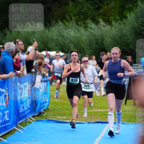 30.08.2026 - Elbe Triathlon Hamburg LAZAROV Photography http://msf.ph/oto/10062029 30.08.2026 11:47:28 Ziel 809, 814, 828, 1383 meine-sportfotos.de