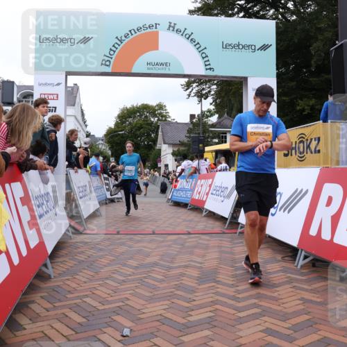 30.08.2026 - Blankeneser Heldenlauf Lena Gebhardt http://msf.ph/oto/10062065 30.08.2026 12:33:05 Ziel 2584, 4012, 4131, 4472 meine-sportfotos.de