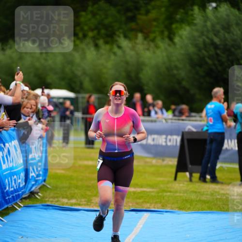 30.08.2026 - Elbe Triathlon Hamburg LAZAROV Photography http://msf.ph/oto/10062084 30.08.2026 11:47:37 Ziel 857 meine-sportfotos.de
