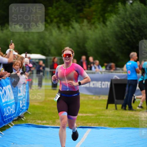 30.08.2026 - Elbe Triathlon Hamburg LAZAROV Photography http://msf.ph/oto/10062087 30.08.2026 11:47:37 Ziel 857 meine-sportfotos.de