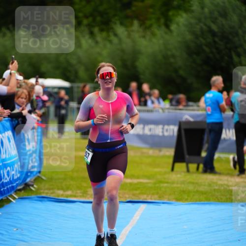 30.08.2026 - Elbe Triathlon Hamburg LAZAROV Photography http://msf.ph/oto/10062091 30.08.2026 11:47:37 Ziel 857 meine-sportfotos.de