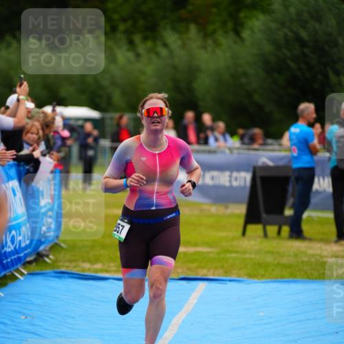 30.08.2026 - Elbe Triathlon Hamburg LAZAROV Photography http://msf.ph/oto/10062094 30.08.2026 11:47:38 Ziel 857 meine-sportfotos.de
