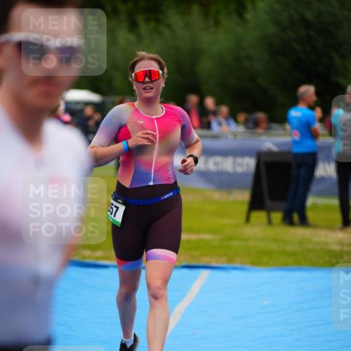30.08.2026 - Elbe Triathlon Hamburg LAZAROV Photography http://msf.ph/oto/10062104 30.08.2026 11:47:38 Ziel 857 meine-sportfotos.de