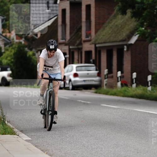 30.08.2026 - Elbe Triathlon Hamburg Michael Burmester http://msf.ph/oto/10062105 30.08.2026 14:27:22 Radfahren 143 meine-sportfotos.de