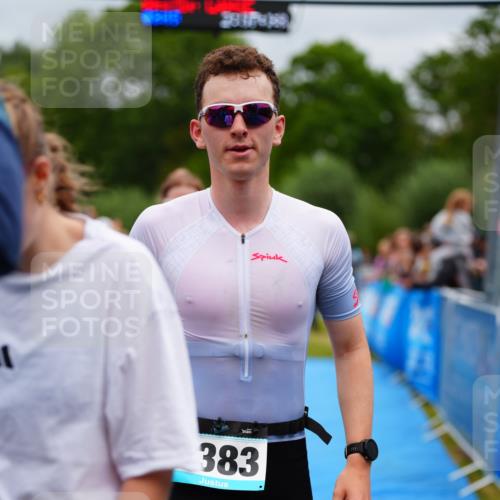 30.08.2026 - Elbe Triathlon Hamburg LAZAROV Photography http://msf.ph/oto/10062111 30.08.2026 11:47:41 Ziel 857 meine-sportfotos.de