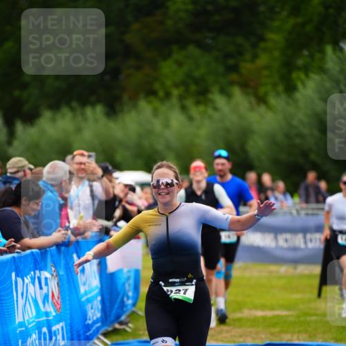 30.08.2026 - Elbe Triathlon Hamburg LAZAROV Photography http://msf.ph/oto/10062167 30.08.2026 11:48:00 Ziel 914, 927, 1163, 1421 meine-sportfotos.de