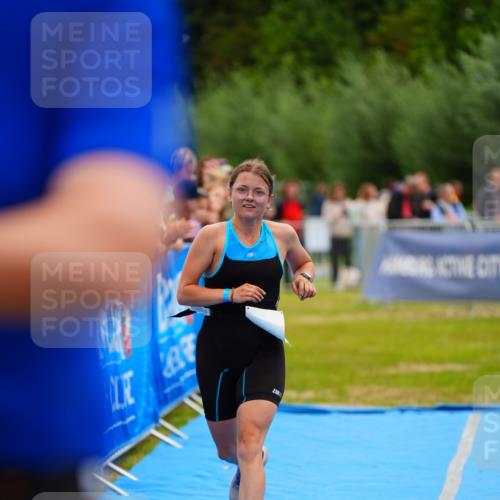 30.08.2026 - Elbe Triathlon Hamburg LAZAROV Photography http://msf.ph/oto/10062250 30.08.2026 11:48:12 Ziel 821 meine-sportfotos.de