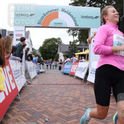 30.08.2026 - Blankeneser Heldenlauf Lena Gebhardt http://msf.ph/oto/10062290 30.08.2026 12:33:25 Ziel 4011, 4068, 4096, 4364 meine-sportfotos.de