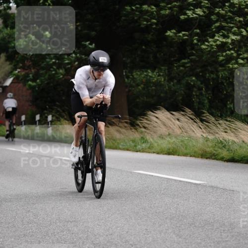 30.08.2026 - Elbe Triathlon Hamburg Michael Burmester http://msf.ph/oto/10062404 30.08.2026 14:50:01 Radfahren  meine-sportfotos.de