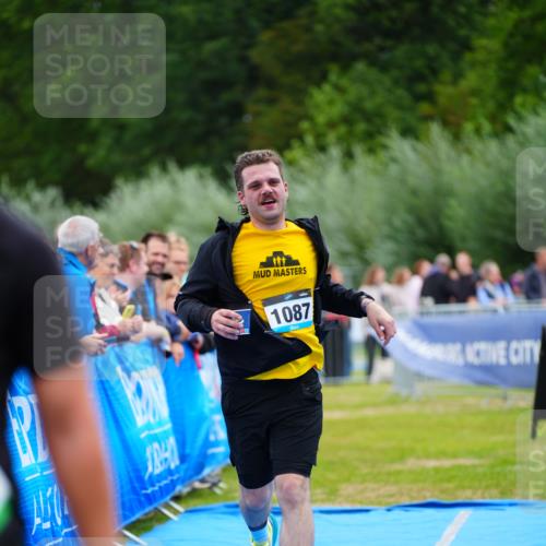 30.08.2026 - Elbe Triathlon Hamburg LAZAROV Photography http://msf.ph/oto/10062423 30.08.2026 11:48:50 Ziel 1087 meine-sportfotos.de