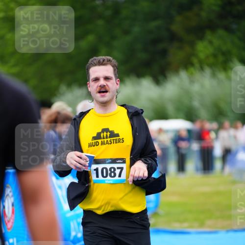 30.08.2026 - Elbe Triathlon Hamburg LAZAROV Photography http://msf.ph/oto/10062446 30.08.2026 11:48:51 Ziel 1087 meine-sportfotos.de