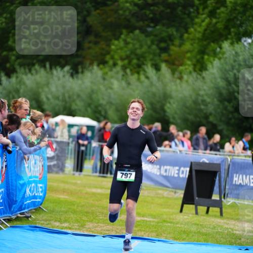 30.08.2026 - Elbe Triathlon Hamburg LAZAROV Photography http://msf.ph/oto/10062457 30.08.2026 11:48:58 Ziel 797 meine-sportfotos.de