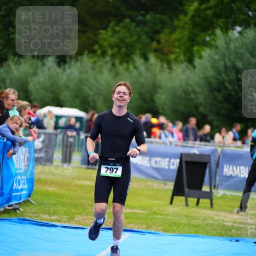 30.08.2026 - Elbe Triathlon Hamburg LAZAROV Photography http://msf.ph/oto/10062472 30.08.2026 11:48:59 Ziel 797 meine-sportfotos.de