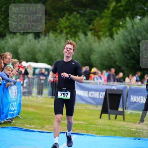 30.08.2026 - Elbe Triathlon Hamburg LAZAROV Photography http://msf.ph/oto/10062477 30.08.2026 11:48:59 Ziel 797 meine-sportfotos.de