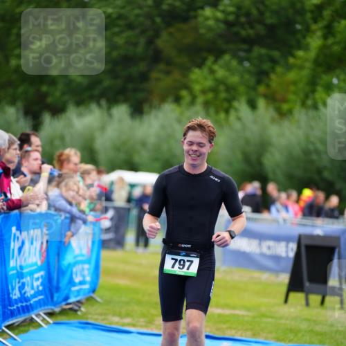 30.08.2026 - Elbe Triathlon Hamburg LAZAROV Photography http://msf.ph/oto/10062495 30.08.2026 11:49:00 Ziel 797 meine-sportfotos.de